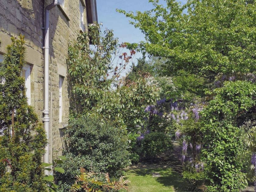 Lush rear garden | Wychwood - Bruern Holiday Cottages, Bruern, near Chipping Norton
