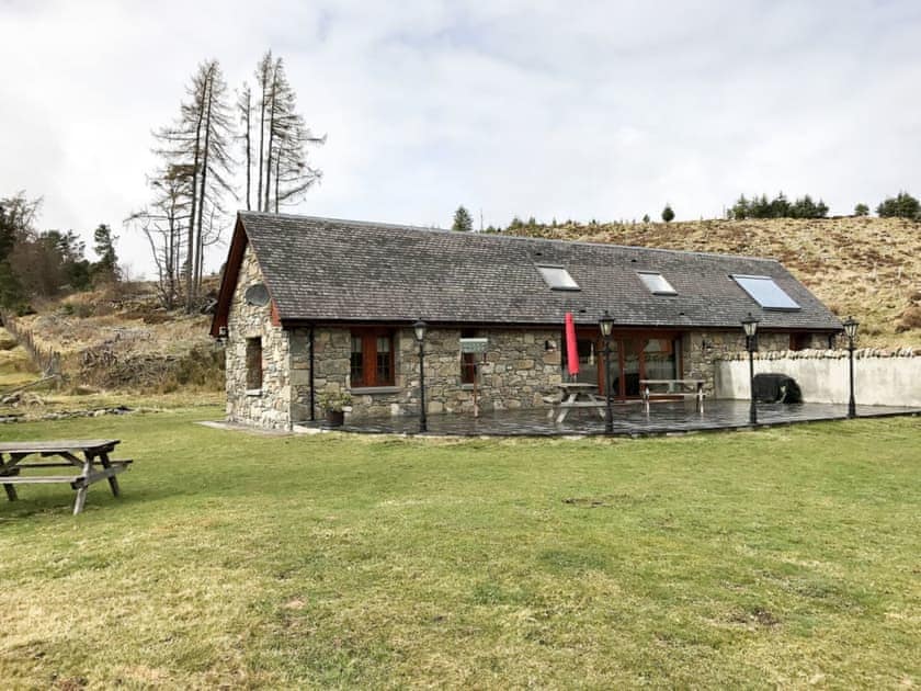 Secluded lovingly restored woodland cottage nestling in the Highlands | Turin Nurin Cottage, Tomatin, near Inverness