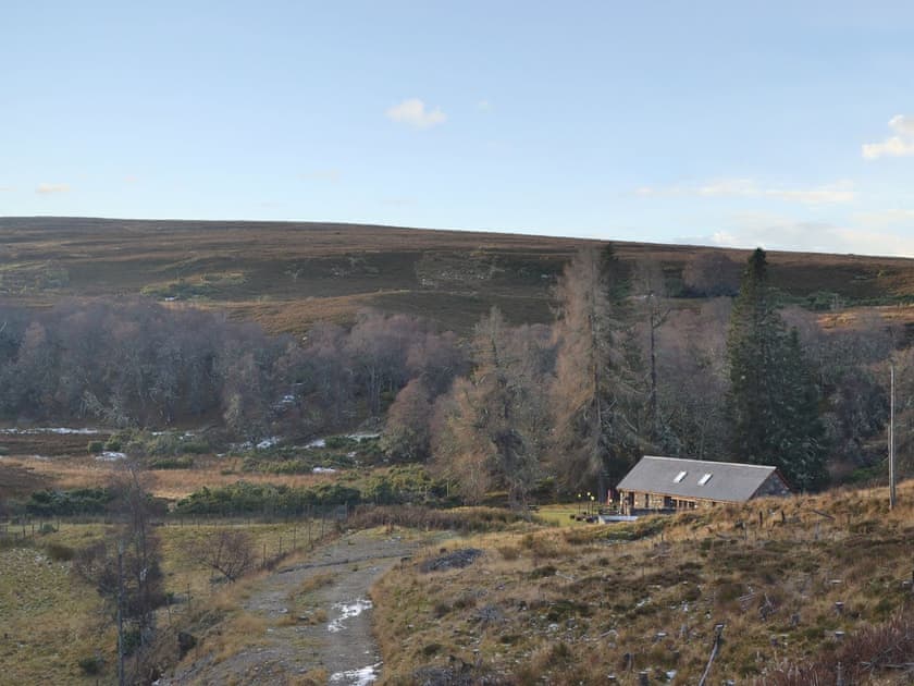 Secluded accommodation accessed via a woodland track | Turin Nurin Cottage, Tomatin, near Inverness