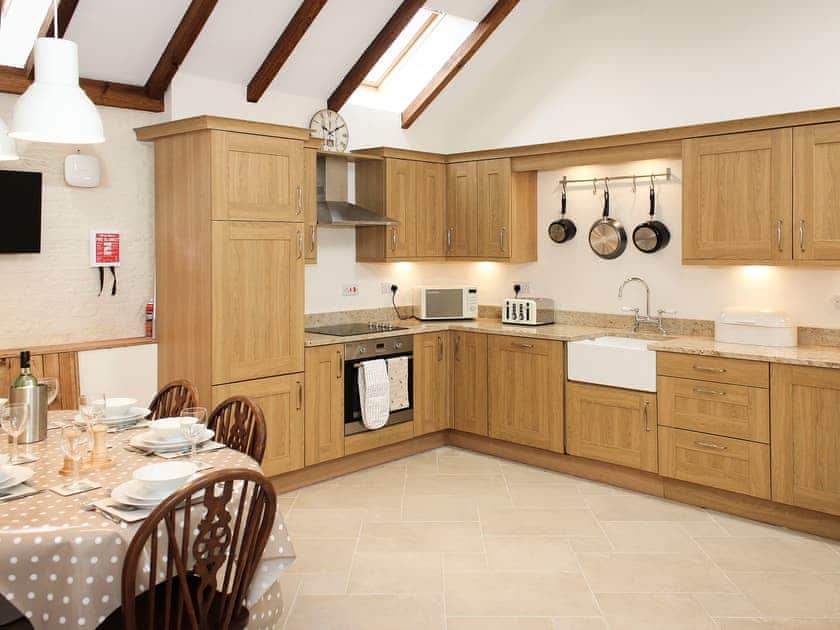 Spacious kitchen/dining room | The Old Barn - Corporation Farm Cottages, Tickton, near Beverley