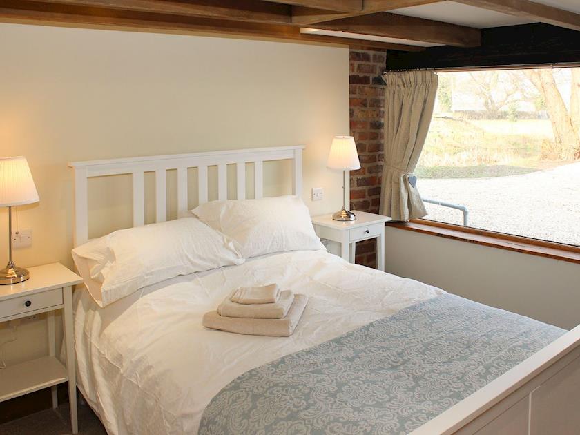 Beautifully presented double bedroom with beams | The Cart Shed - Corporation Farm Cottages, Tickton, near Beverley