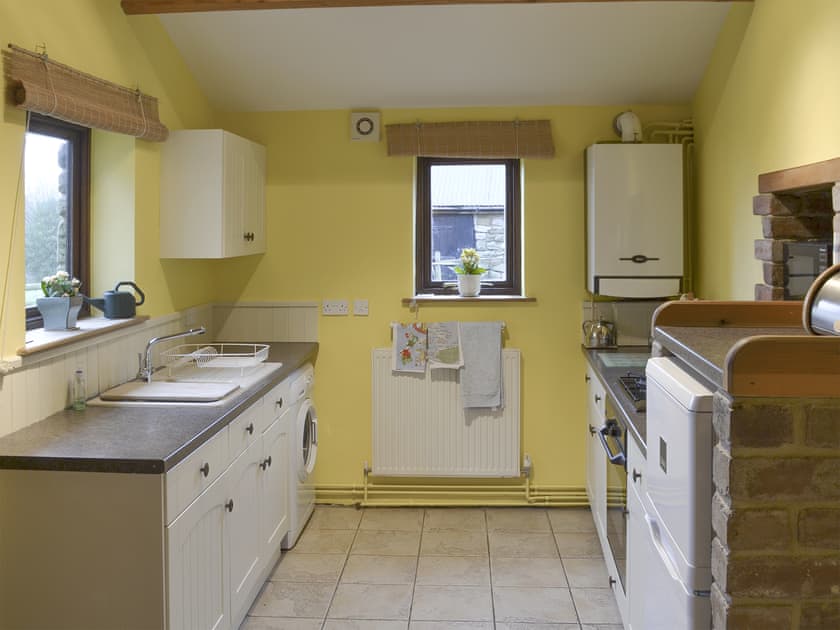 Fully equipped kitchen | Ladycroft Barn, Thornhill, Hope Valley