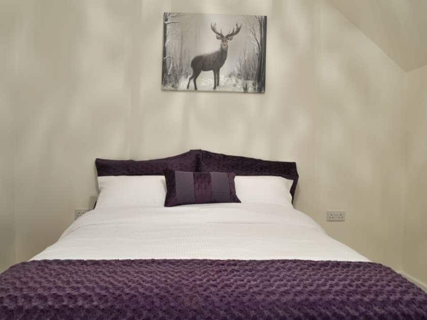 Restful double bedroom | Holly’s Barn, East Brent, near Burnham-on-Sea