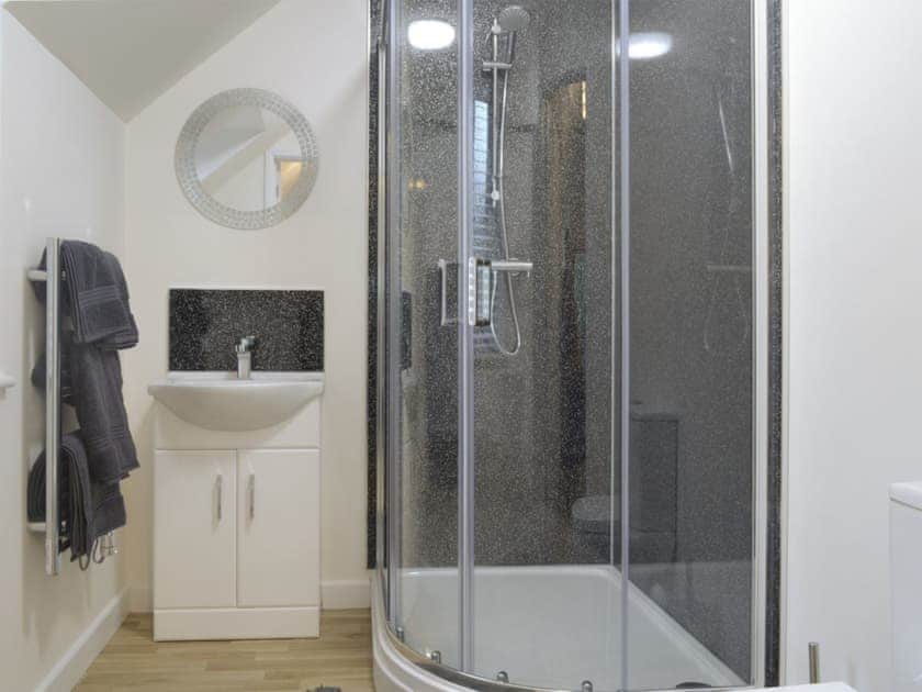 Fully appointed shower room | Holly’s Barn, East Brent, near Burnham-on-Sea