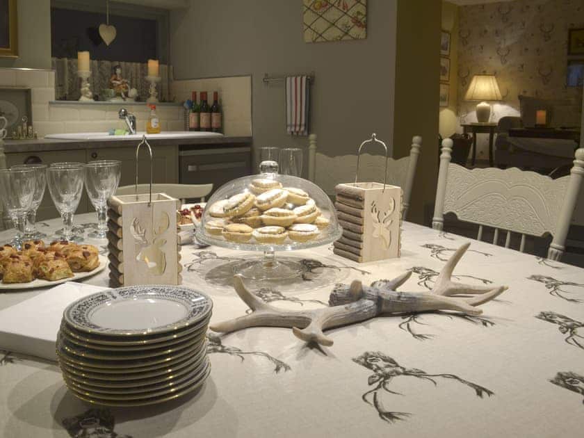 Dining area within kitchen | Pippinwell, Over Haddon, near Bakewell
