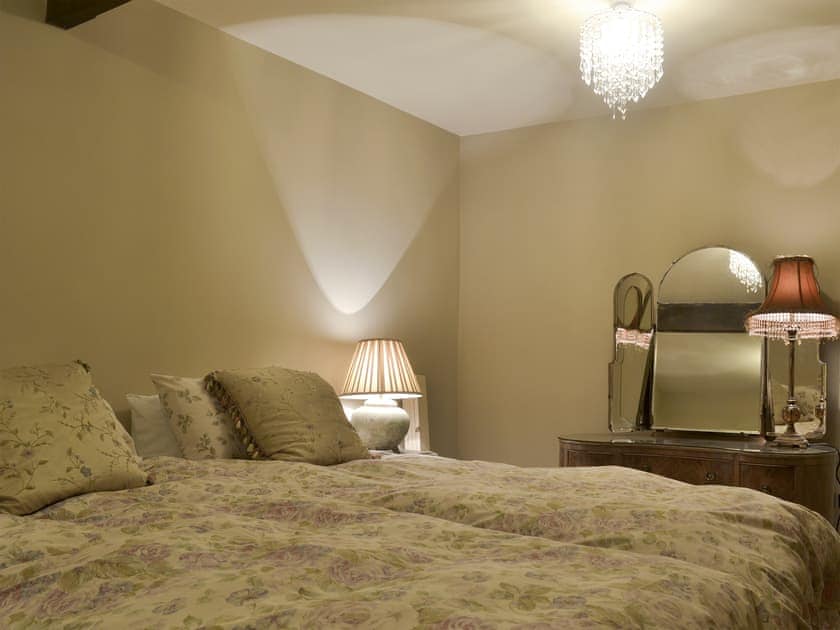 Additional double bedroom with zip-link beds | Pippinwell, Over Haddon, near Bakewell