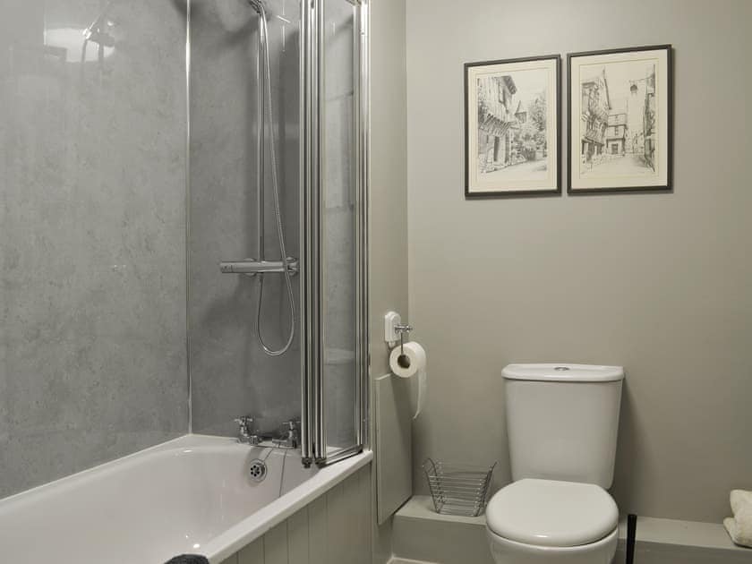 Family bathroom with shower over bath | Pippinwell, Over Haddon, near Bakewell