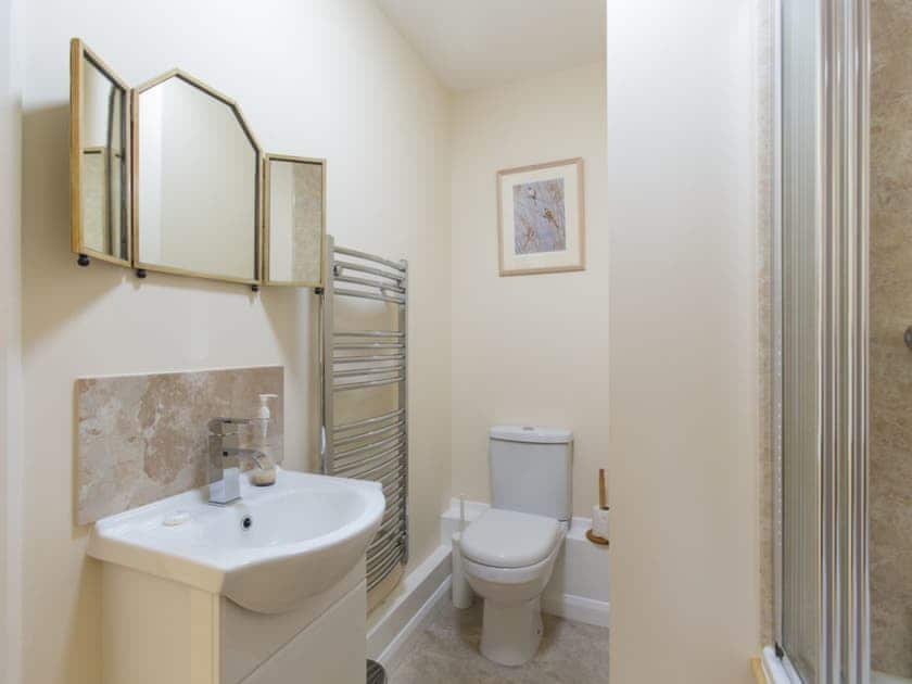 En-suite shower room | The Retreat, Aldringham, near Aldeburgh