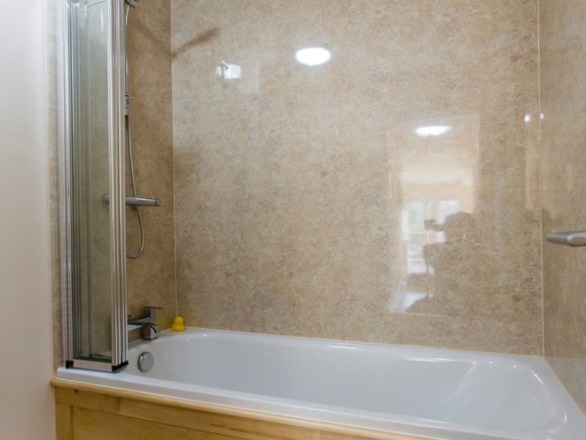 Bathroom with shower above bath | The Retreat, Aldringham, near Aldeburgh