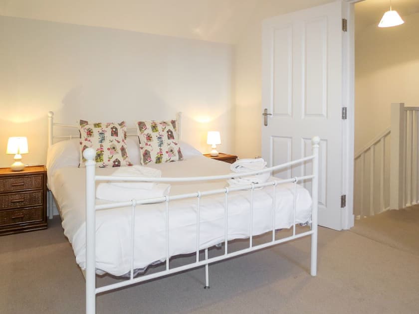 Comfortable double bedroom | Roseanna Cottage, Middleton, near Leiston
