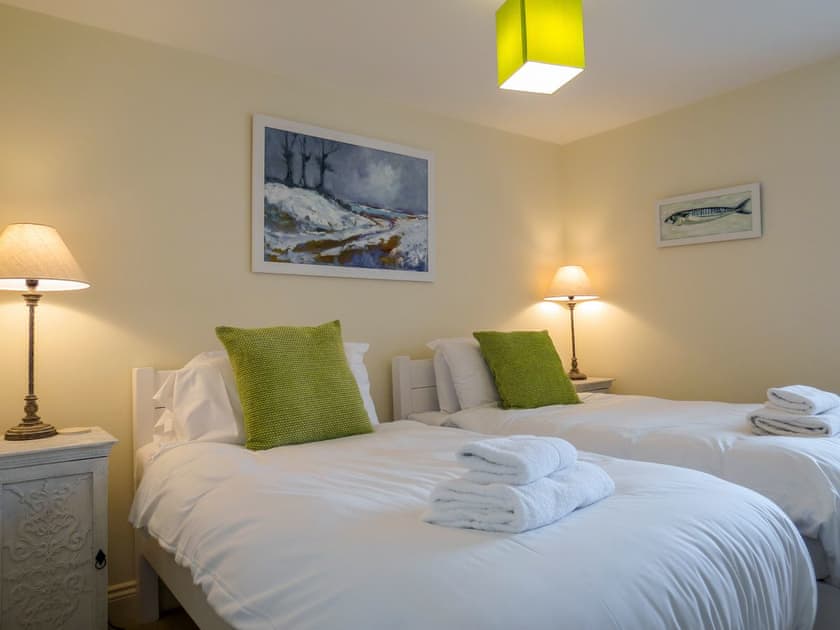 Comfortable twin bedroom | Shell Cottage - Aldeburgh Coastal Cottages, Aldeburgh, near Saxmundham