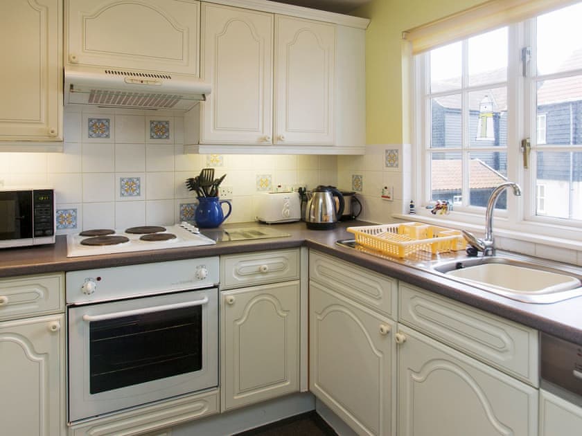 Well-equipped fitted kitchen | 1 Bell Lodge, Thorpeness, near Aldeburgh