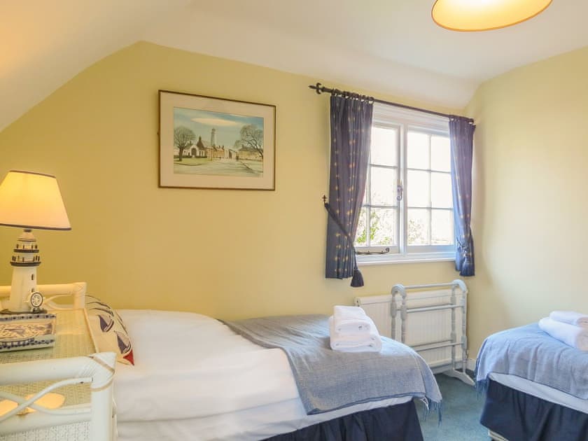 Comfortable twin bedroom | Whinlands, Thorpeness, near Aldeburgh