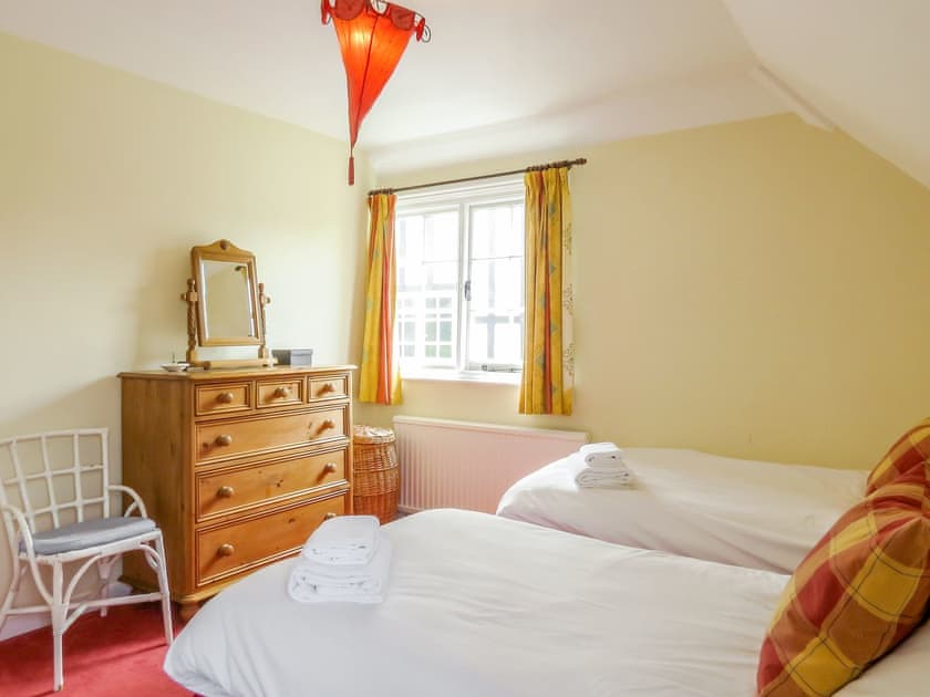 Cosy twin bedroom | Whinlands, Thorpeness, near Aldeburgh