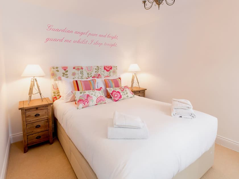 Double bedroom | The Lobster Pot - Aldeburgh Coastal Cottages, Aldeburgh, near Saxmundham