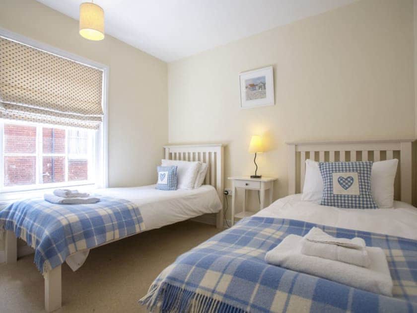 Peaceful second twin bedroom | Market Cross Place, Aldeburgh