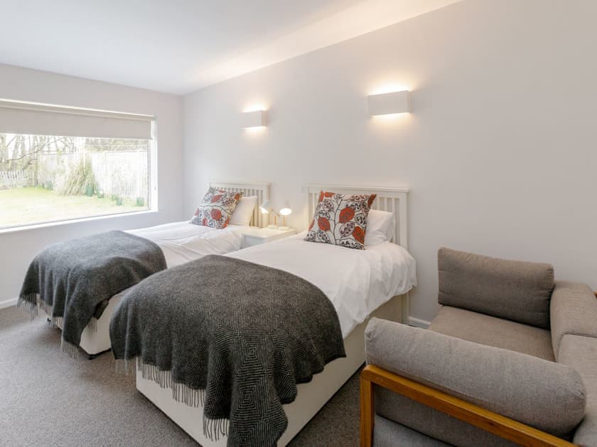 Spacious twin bedroom | Invershin, Thorpeness, near Aldeburgh
