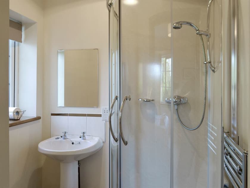 En-suite shower room | Alby Bungalow, Cumwhinton, Carlisle