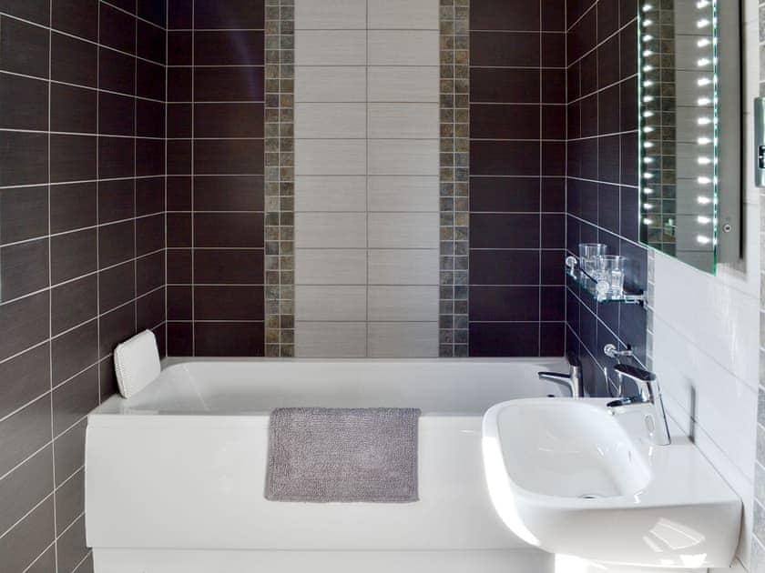 Tiled bathroom | Holgate’s Granary, Pendleton, near Clitheroe