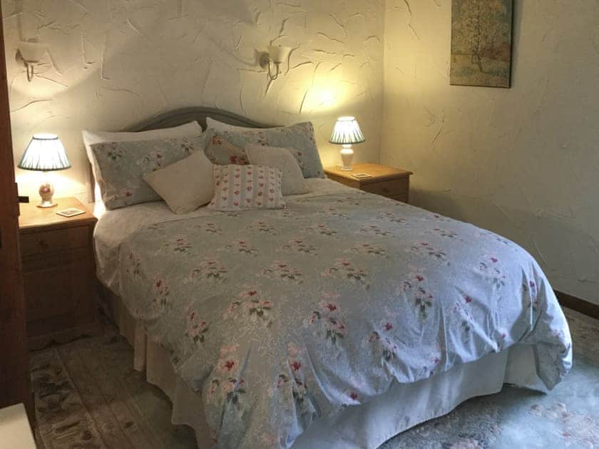 Comfortable double bedroom | Buttercup Down, Over Haddon, near Bakewell