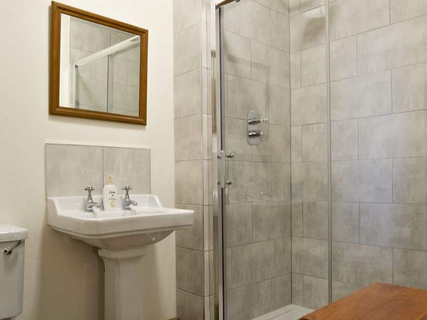 En-suite shower room | The Corn Store - High Thorn Farm Cottages, Selside near Kendal