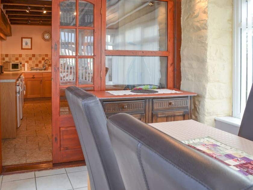 Bright and airy conservatory with dining table | Ellis Close Farm - Batty Barn - Ellis Close Farm Cottages, Harwood Dale, near Scarborough