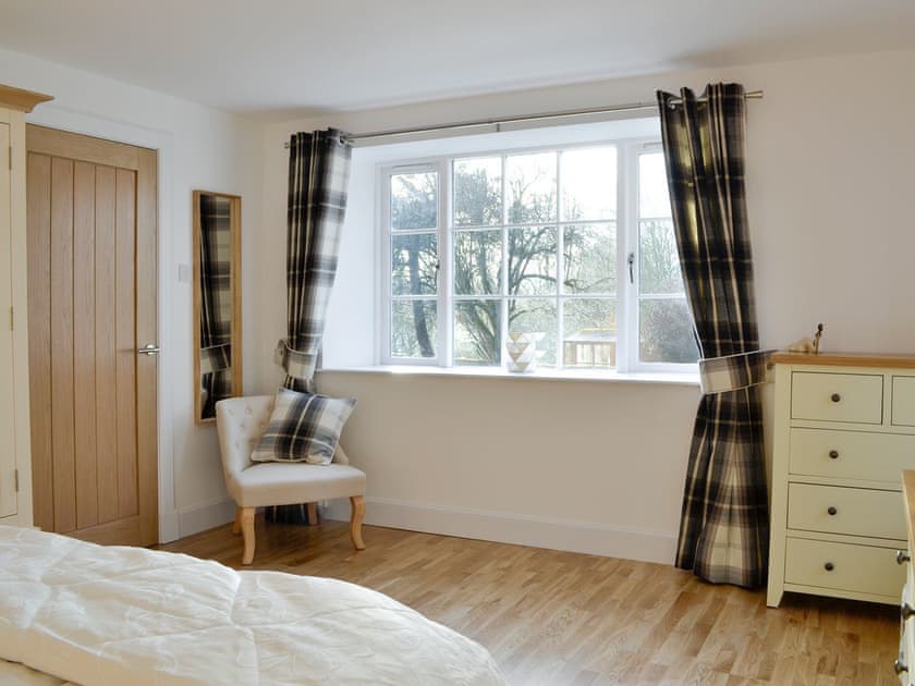 Spacious master bedroom | Smithy House, Guthrie, near Forfar