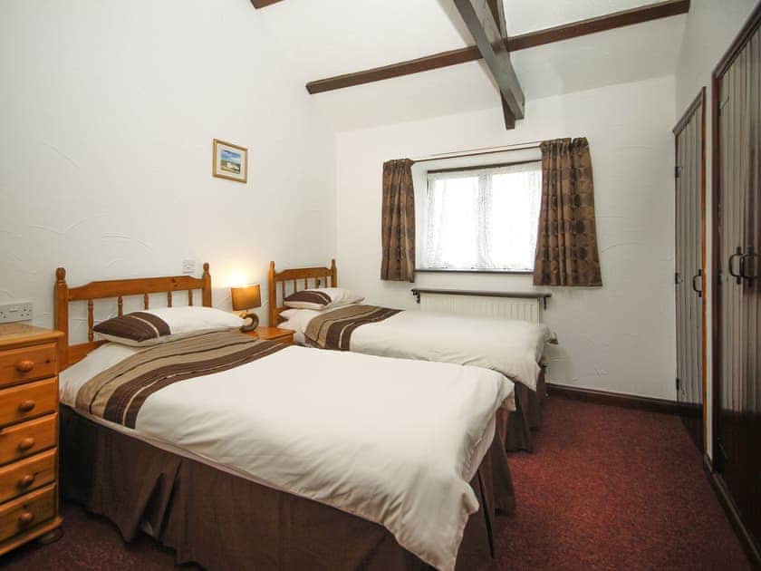 Good-sized twin bedroom | Mowhay - East Rose, St Breward, near Bodmin