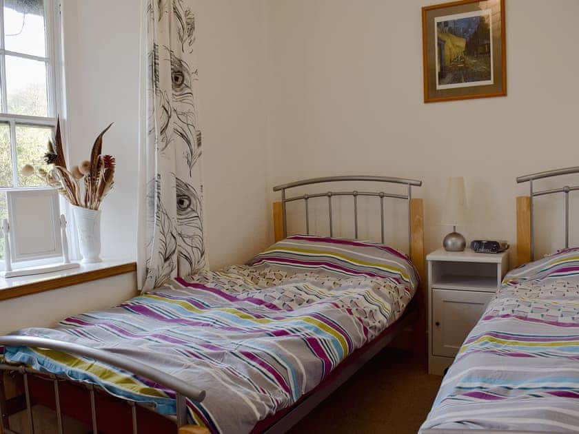 Cosy twin bedroom | Howarth Cottage, Troutbeck Bridge