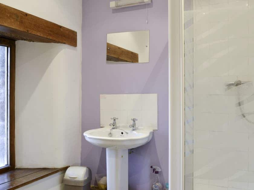 First floor bathroom with separate walk-in shower cubicle | Foxcote at Newcourt Farm - Foxcote and Glen Cottages at Newcourt Farm, Marstow, near Ross-on-Wye