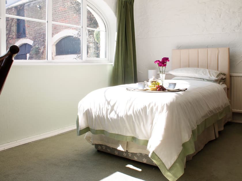 Single child’s bed within family bedroom | Dairy Cottage, Barnstaple
