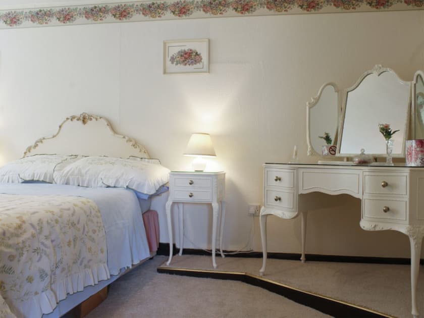 Dressing area of double bedroom | Dairy Cottage, Barnstaple