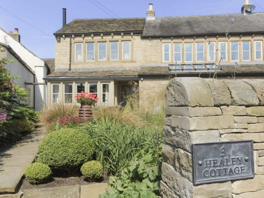 Wonderfully appointed semi-detached cottage | 3 Healey Cottage, Shelley, near Huddersfield