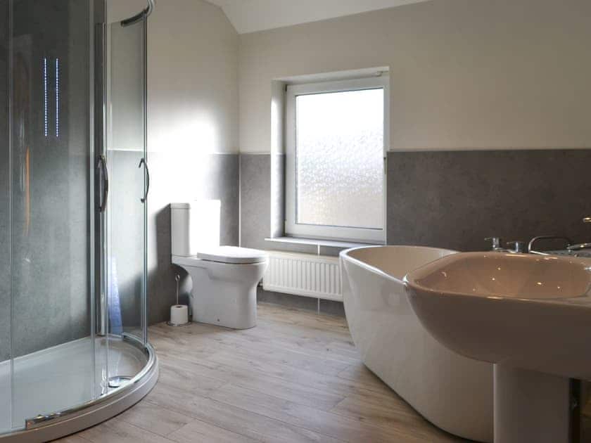 Bathroom with separate shower | Crossfeld, Keswick