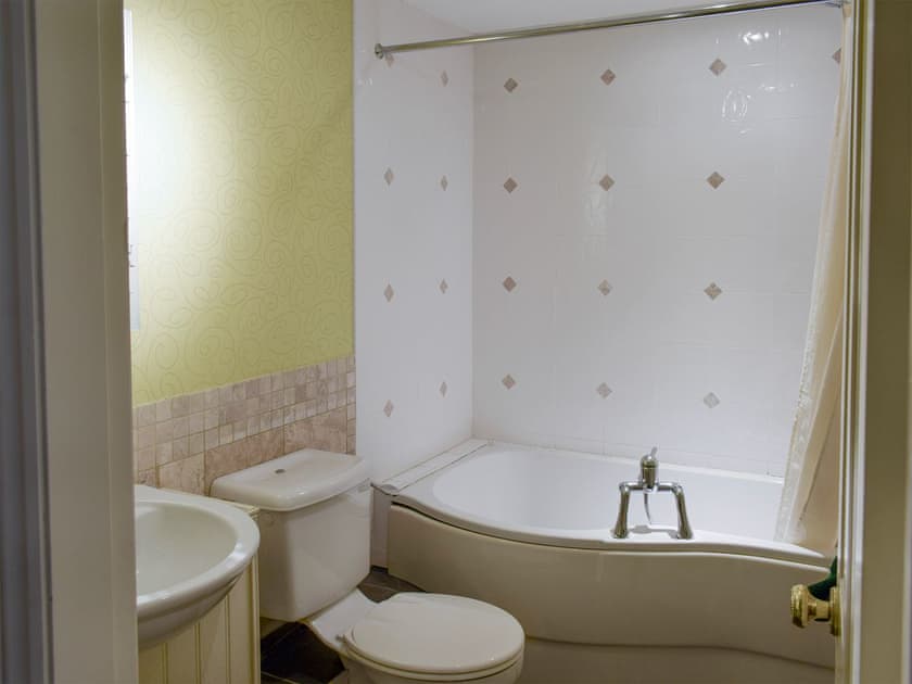 En-suite bathroom with shower above bath | York House, Hudswell, near Richmond