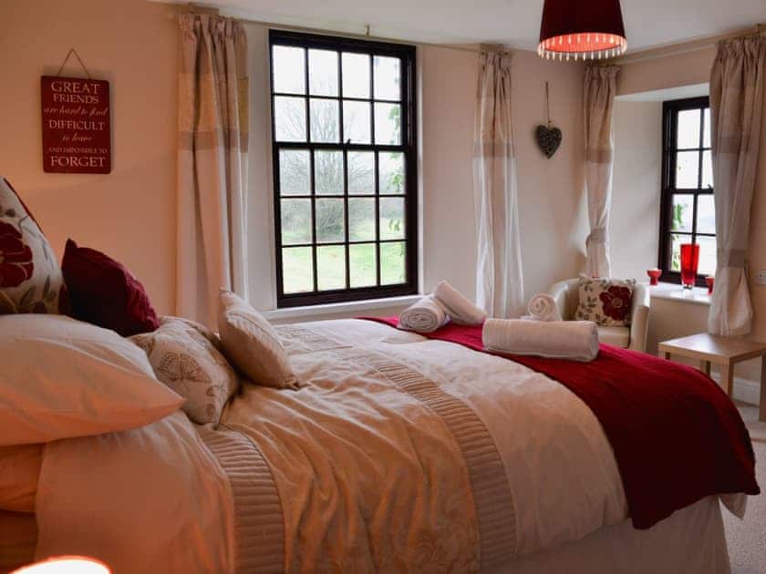 Kingsize bedroom with en-suite shower | The Farm House - Lower North Radworthy Cottages, Heasley Mill, near South Molton