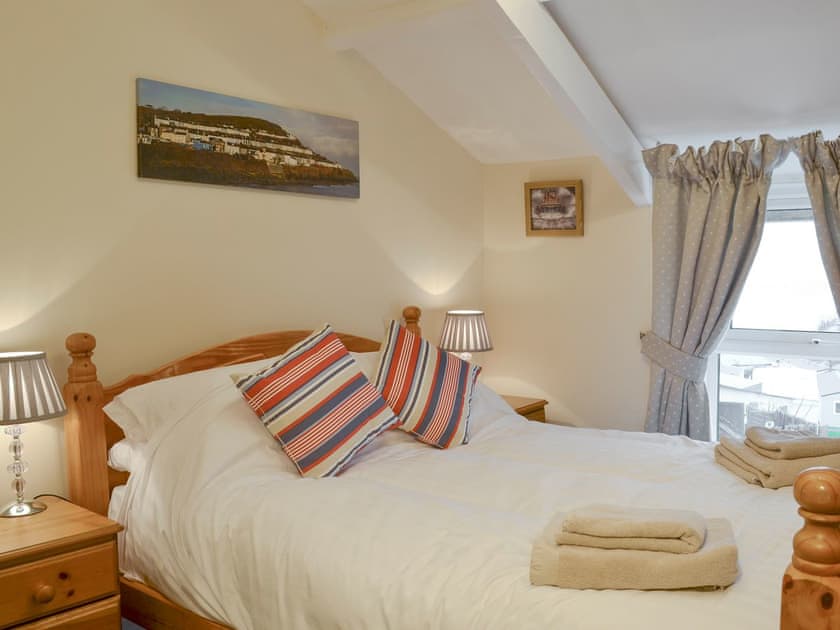 Restful second double bedroom | Montrose, New Quay