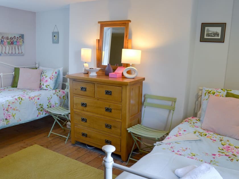 Twin bedroom | Providence Cottage, Turnchapel, near Plymouth