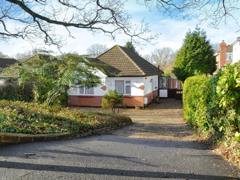 Attractive detached holiday home | Oak Lodge, Bournemouth