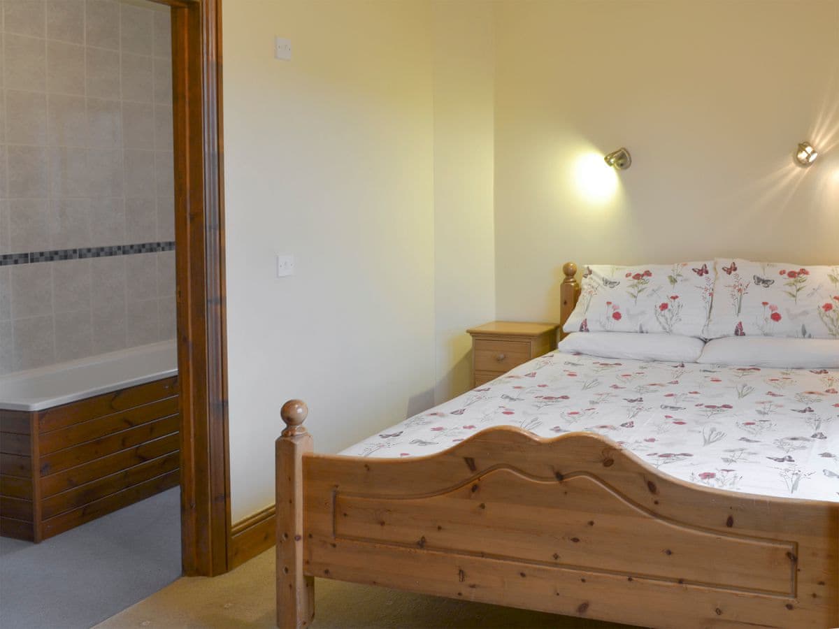 Sherrill Farm Holiday Cottages Chestnut House Ref Ukc1436 In