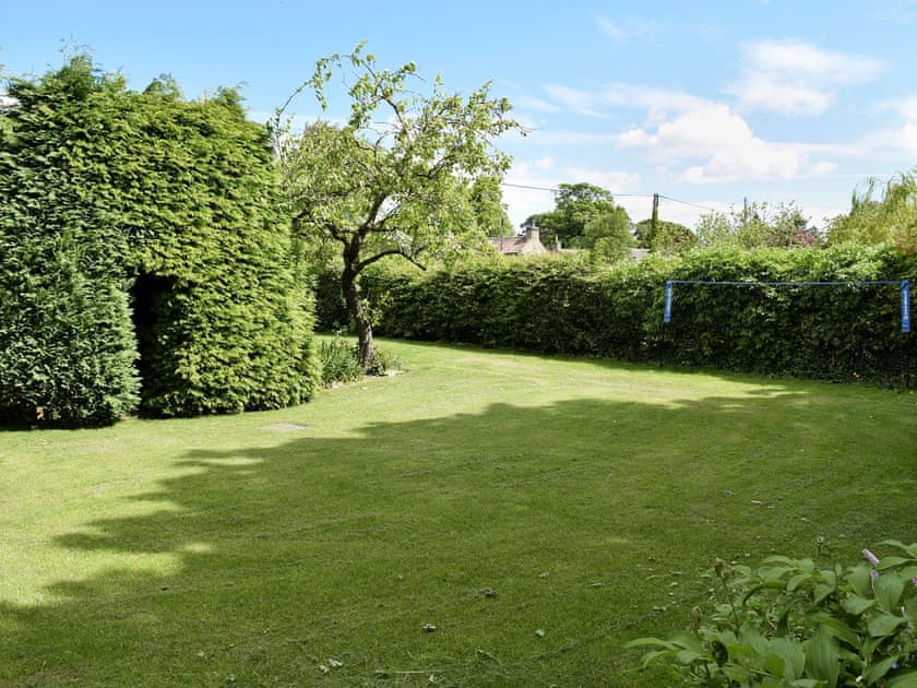 Enclosed mature garden | Pear Tree Cottage and The Granary, East Witton, near Leyburn