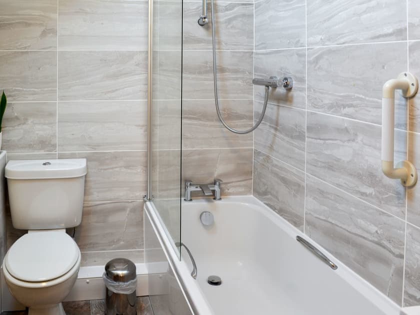 Well presented bathroom | The Milking Parlour - Rockville Farm, Bempton, near Flamborough