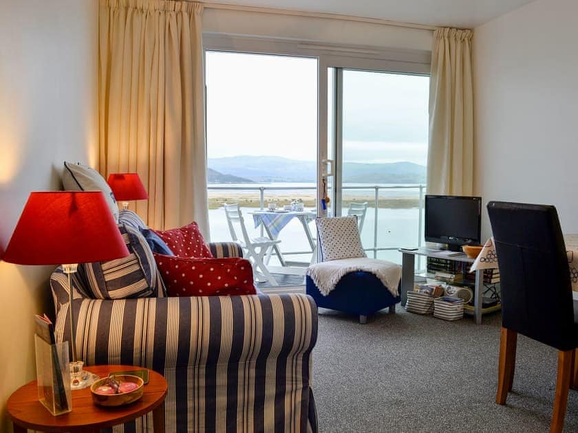 Comfortable living area | Y Fflat Bach, Porthmadog