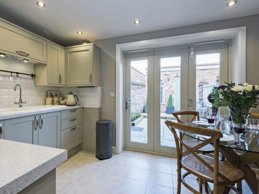 Superbly renovated kitchen/dining room | Pear Tree Cottage, Louth