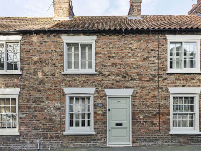 Delightful terraced cottage  | Pear Tree Cottage, Louth