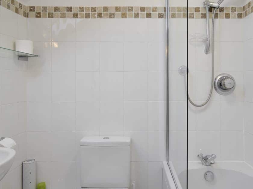 Family bathroom with shower over bath | Daisy Cottage, Thornton-le-Dale
