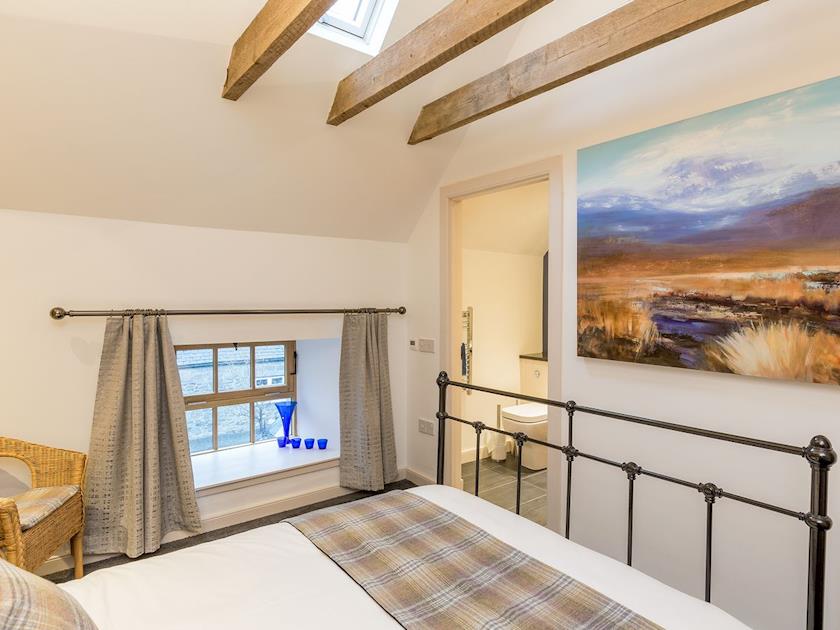 Cosy double bedroom with en-suite | The Hayloft, Balerno, near Edinburgh