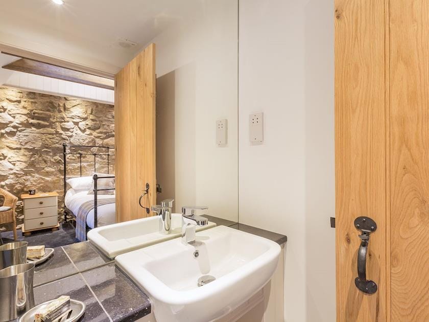 En-suite  | The Hayloft, Balerno, near Edinburgh