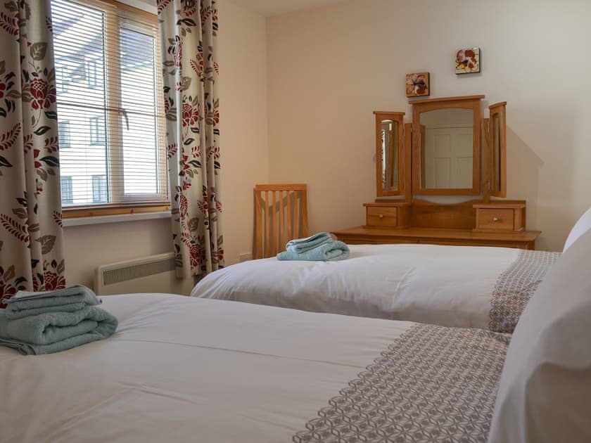 Twin bedroom | Spring Mouse Apartment, Bowness-on-Windermere