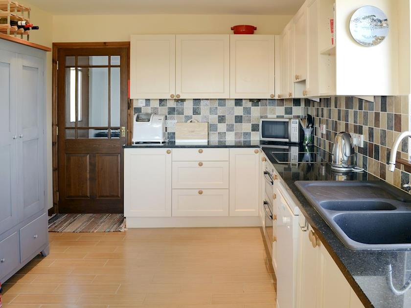 Well equipped kitchen | Creagach, Achnacarnin, near Lochinver